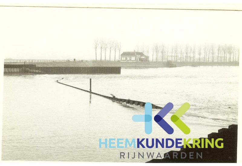 bezwijken stuw in de groene rivier pann. 1970 Coll.HKR F000001